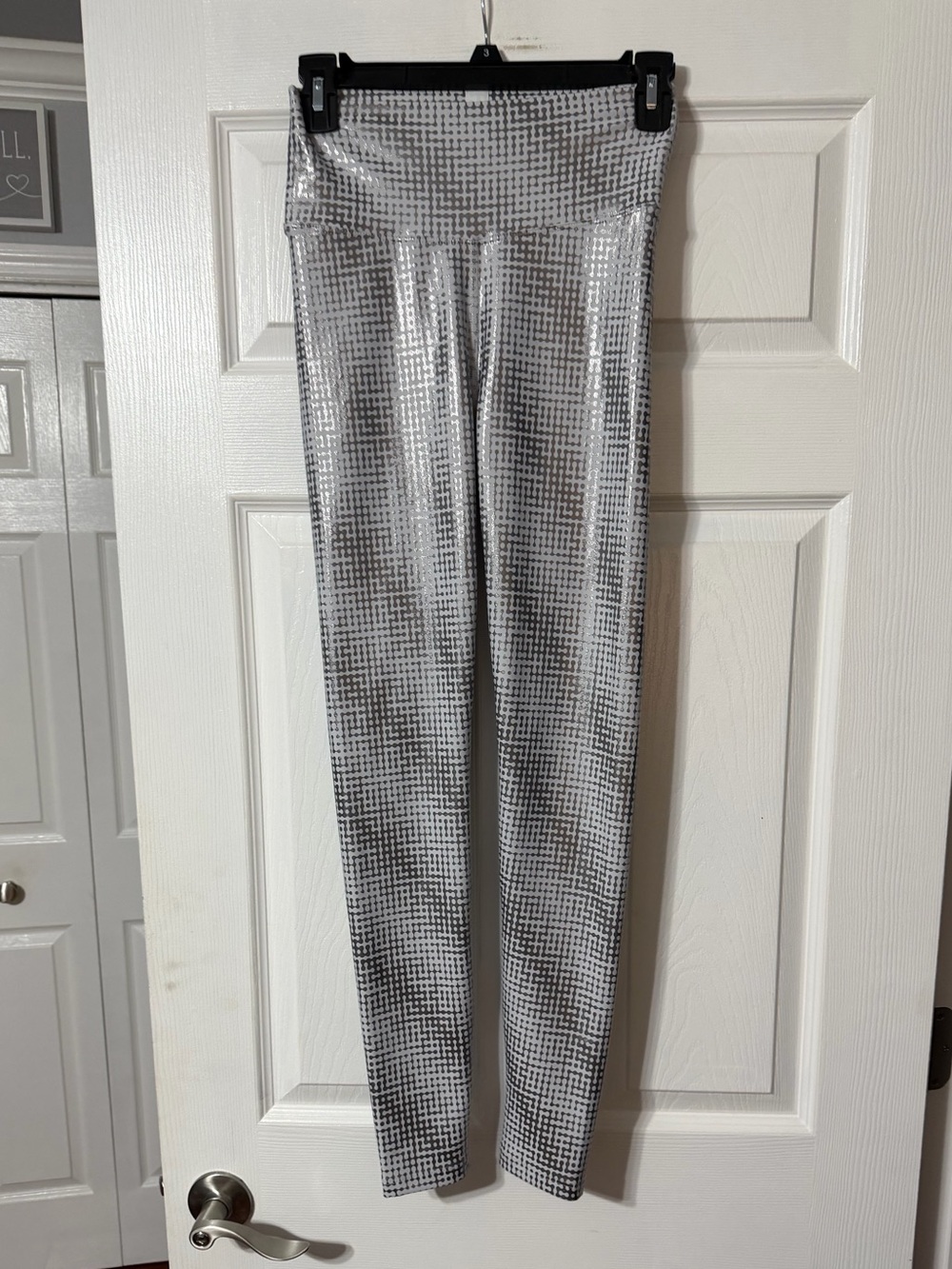 Women's Peloton Show Up Foil Print Leggings NWOT